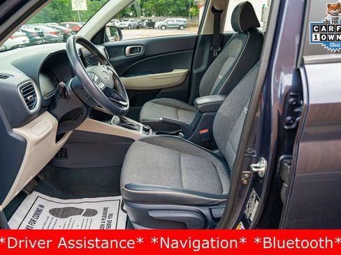 Used 2024 Hyundai Venue Limited FWD image 15