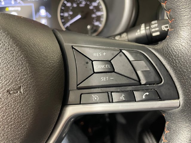 Used 2019 Nissan Kicks SR w/ SR Premium Package FWD image 11