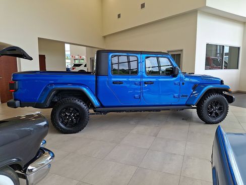 Used 2021 Jeep Gladiator Sport AWD/4WD image 7