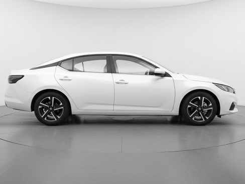 Used 2025 Nissan Sentra SV FWD image 11