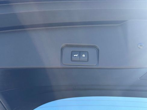 Used 2025 Nissan Rogue SV FWD image 22