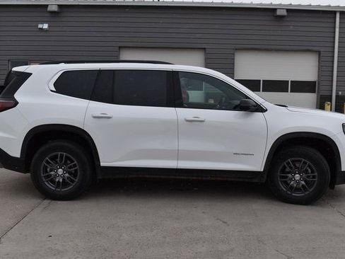 Used 2025 GMC Acadia Elevation image 4
