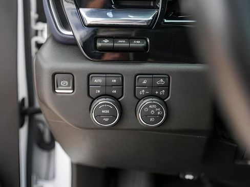 Certified 2024 Chevrolet Silverado 3500 High Country w/ High Country Premium Package image 18