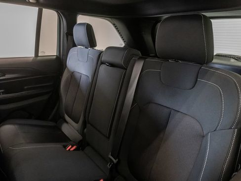 Used 2025 Jeep Grand Cherokee Laredo X w/ Luxury Tech Group I AWD/4WD image 23