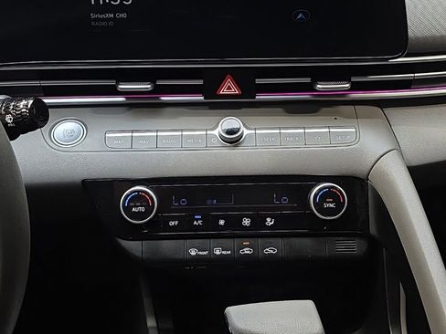 Certified 2024 Hyundai Elantra SEL FWD image 19