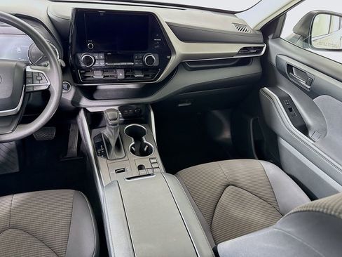 Certified 2023 Toyota Highlander FWD image 22
