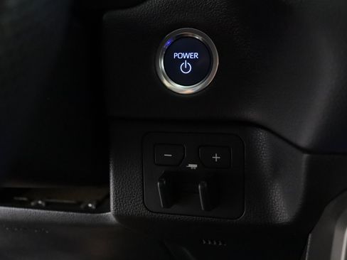 Used 2024 Toyota Tundra Limited AWD/4WD image 19