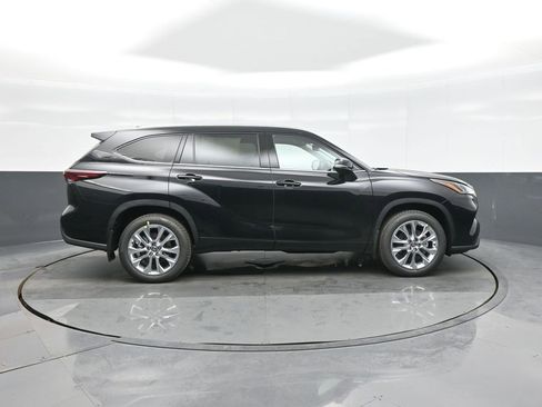 New 2026 Toyota Highlander Limited image 8
