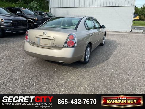 Used 2005 Nissan Altima 2.5 S w/ (S02) Side Airbags Pkg FWD image 5