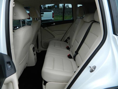 Used 2016 Volkswagen Tiguan S image 14