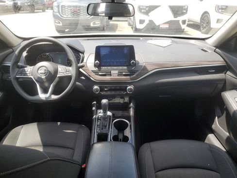 Used 2024 Nissan Altima 2.5 SV FWD image 9