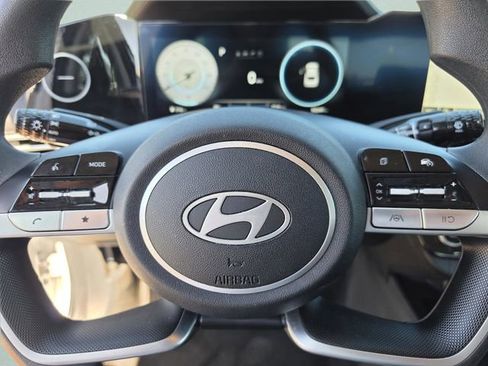 Used 2024 Hyundai Elantra SEL FWD image 31