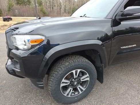 Used 2018 Toyota Tacoma TRD Sport image 36