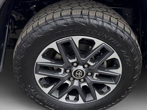 Used 2022 Toyota Tundra Limited w/ Power Package AWD/4WD image 9