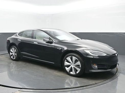 Used 2020 Tesla Model S Long Range Plus image 7