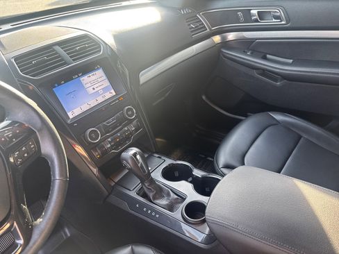 Used 2019 Ford Explorer XLT w/ Equipment Group 202A image 26