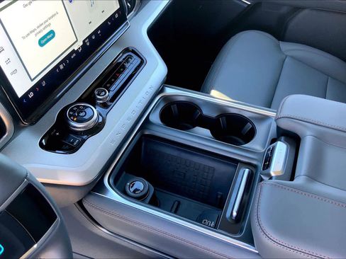 New 2025 Ford Expedition Active image 7