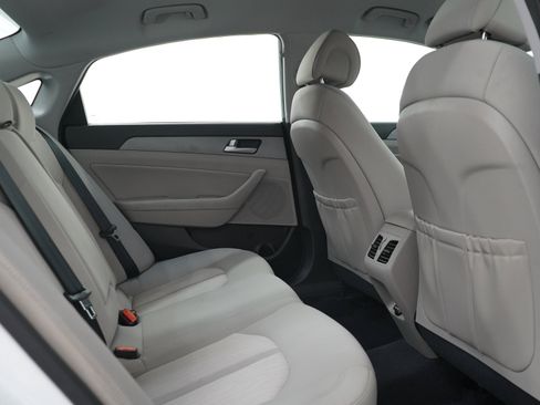 Used 2017 Hyundai Sonata Plug-In Hybrid FWD image 12