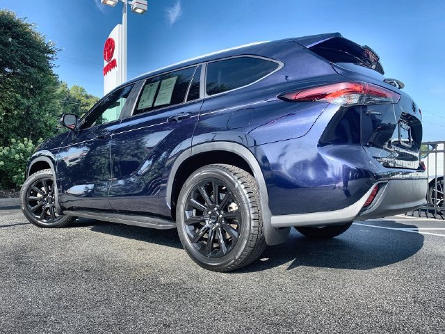 Used 2025 Toyota Highlander XLE FWD image 6