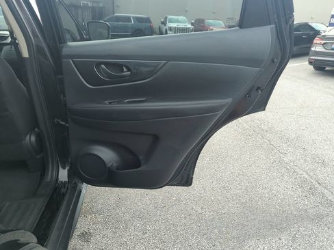 Used 2019 Nissan Rogue S FWD image 28