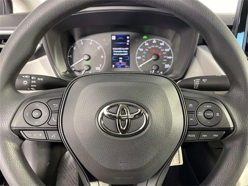 Used 2025 Toyota Corolla LE image 14