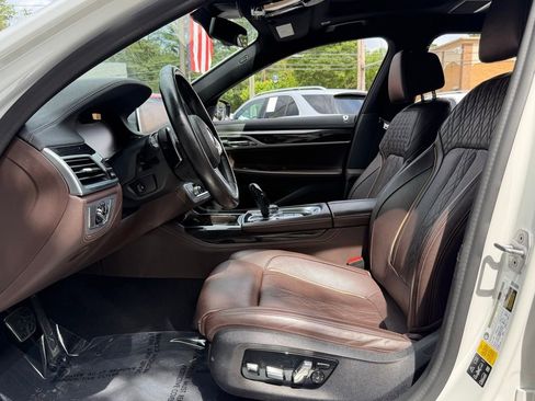 Used 2021 BMW 750i xDrive w/ M Sport Package AWD/4WD image 25