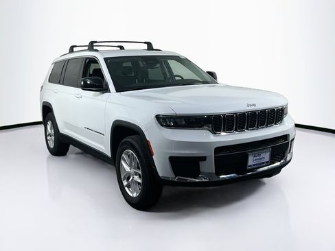 Used 2023 Jeep Grand Cherokee L Laredo w/ Luxury Tech Group I AWD/4WD image 3