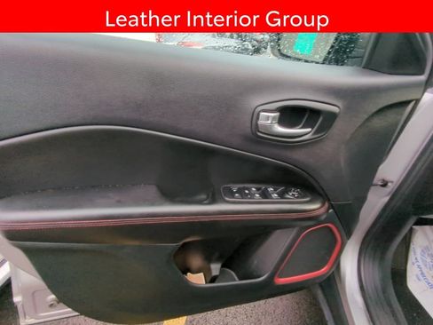 Used 2019 Jeep Compass Trailhawk w/ Leather Interior Group AWD/4WD image 8