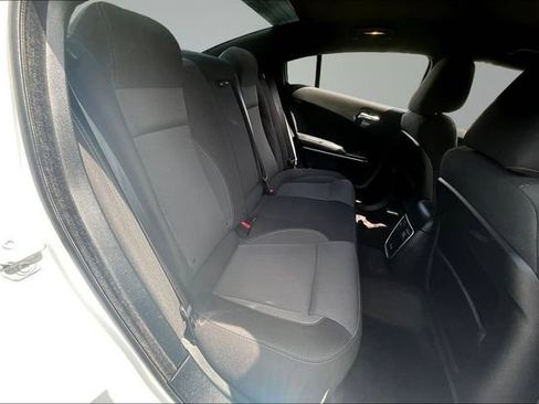 Used 2018 Dodge Charger SXT RWD image 25