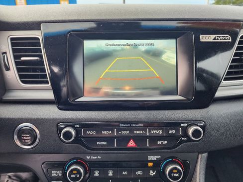 Used 2018 Kia Niro LX image 18