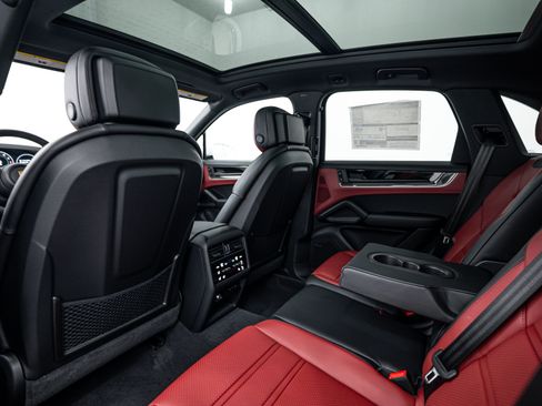 Certified 2026 Porsche Cayenne AWD/4WD image 22
