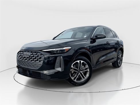 Certified 2025 Audi Q5 2.0T Premium Plus w/ Premium Plus image 1