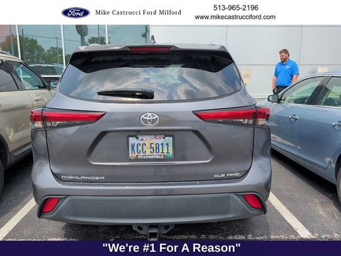 Used 2023 Toyota Highlander XLE AWD/4WD image 4