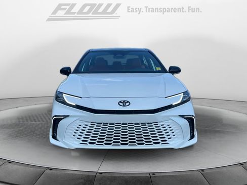 Used 2025 Toyota Camry XSE FWD image 2