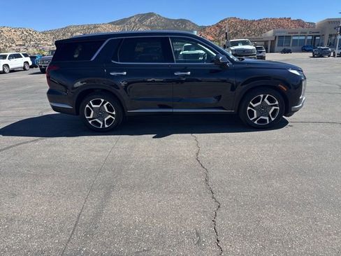 Used 2023 Hyundai Palisade SEL w/ Premium Package image 3