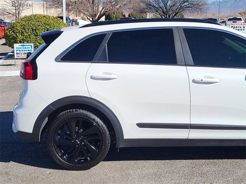 Used 2019 Kia Niro S Touring image 4