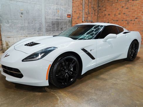 Used 2019 Chevrolet Corvette Stingray Coupe w/ 1LT RWD image 8