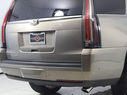 Used 2019 Cadillac Escalade Premium Luxury AWD/4WD image 49