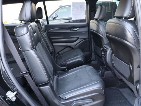 Used 2025 Jeep Grand Cherokee L Altitude AWD/4WD image 45