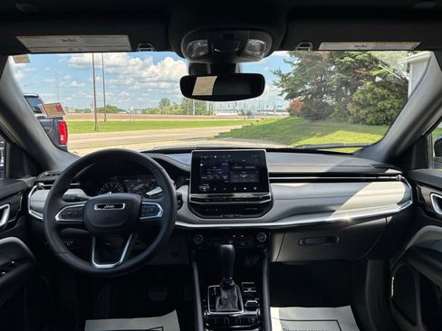 Used 2024 Jeep Compass Limited image 20