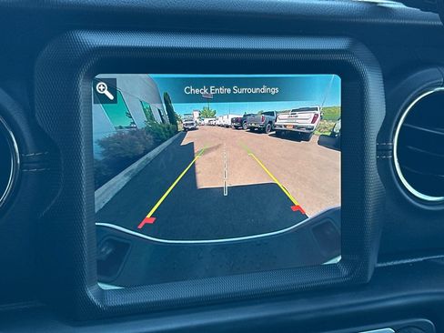 Used 2022 Jeep Gladiator Overland AWD/4WD image 19