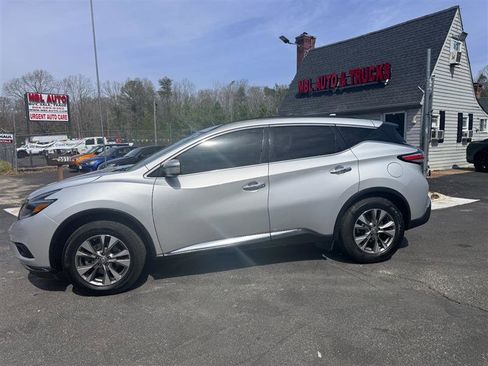 Used 2018 Nissan Murano SV image 2
