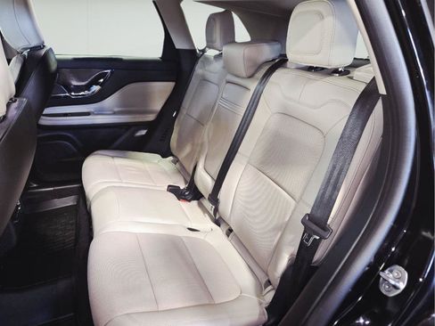 Used 2025 Lincoln Corsair Reserve AWD/4WD image 43