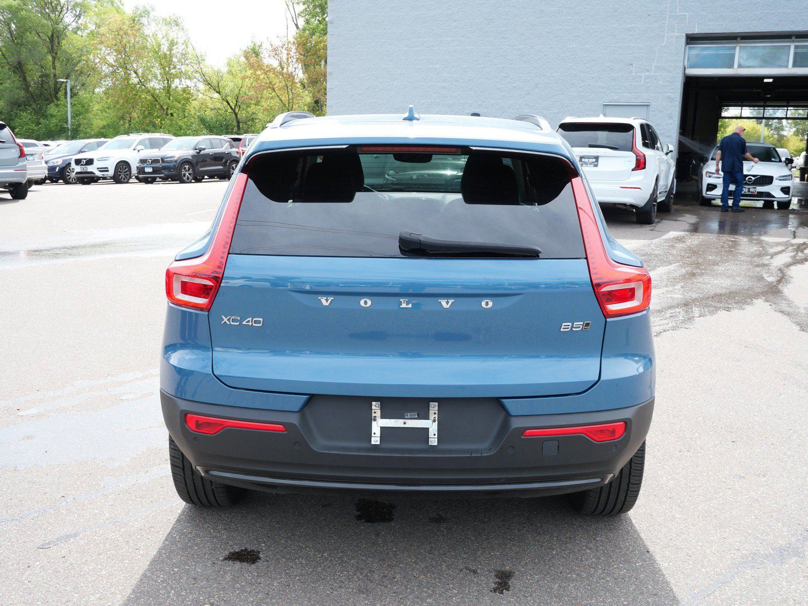 Used 2024 Volvo XC40 B5 Core w/ Protection Package Premier AWD/4WD image 6