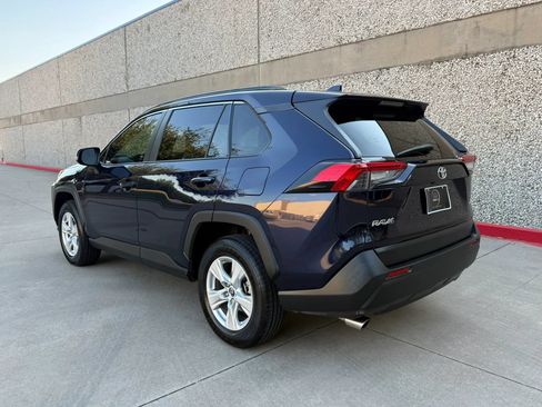 Used 2019 Toyota RAV4 XLE w/ Convenience Package FWD image 4