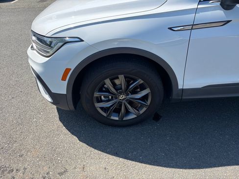Used 2022 Volkswagen Tiguan SE AWD/4WD image 27