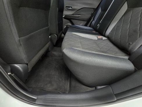 Used 2019 Nissan Kicks SV FWD image 11