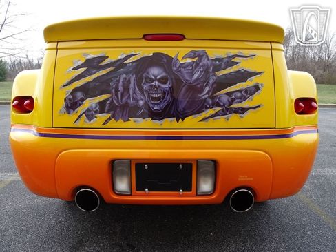 Used 2004 Chevrolet SSR w/ Preferred Equipment Group image 13