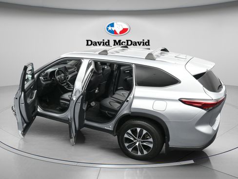 Used 2021 Toyota Highlander XLE FWD image 46