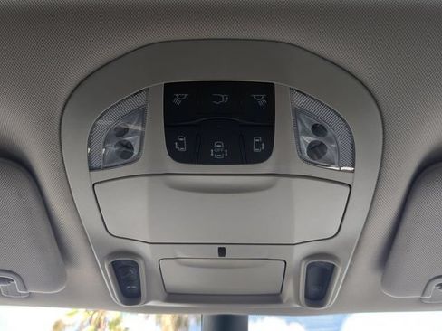 Used 2023 Chrysler Pacifica Touring-L FWD image 26